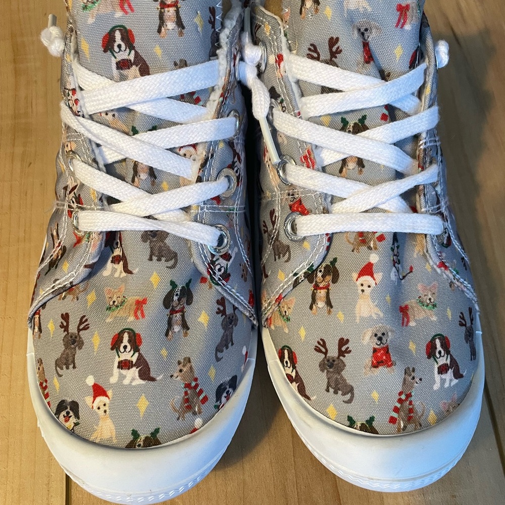 Tommy Bahama Holiday Print Sneakers 9M Winter Dogs